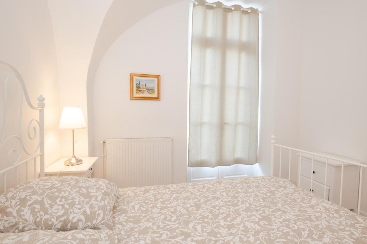 Issoire Centre, T2 Bergere Avec Parking Apartment Exterior photo